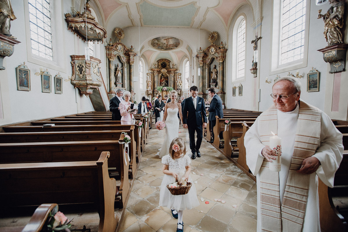 Hochzeitsreportage, Trauung, St. Georg Hohenschäftlarn Bayern, https://www.hochzeitsfotografin-muenchen.eu/