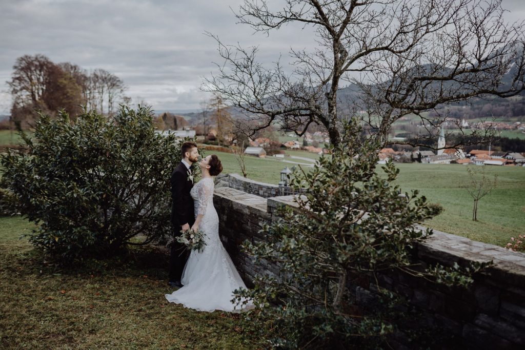 Hochzeitsfotoshooting, Paarshooting, Kapelle Samerberg, Samerberg, https://www.hochzeitsfotografin-muenchen.eu/