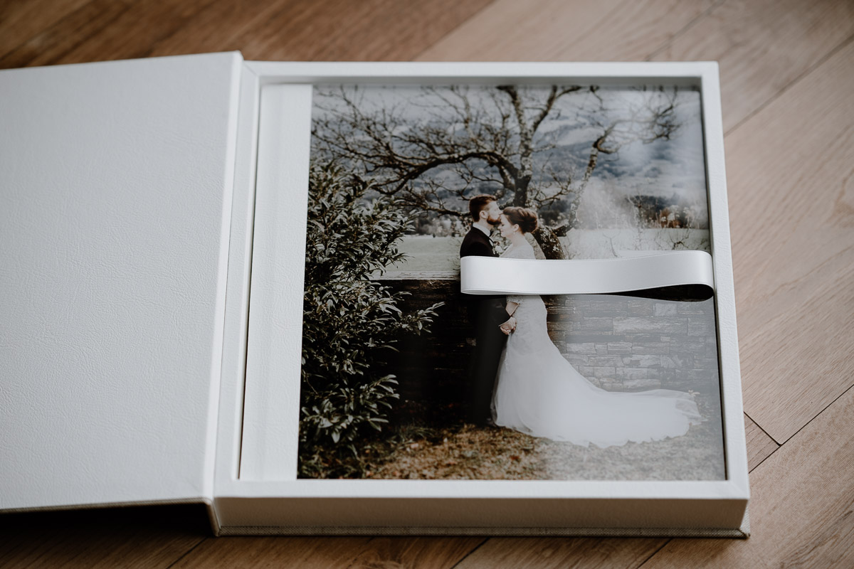 Hochzeitsfotobuch, Hochzeitsreportage, Moarhof, Roßholzen, Samerberg, https://www.hochzeitsfotografin-muenchen.eu/