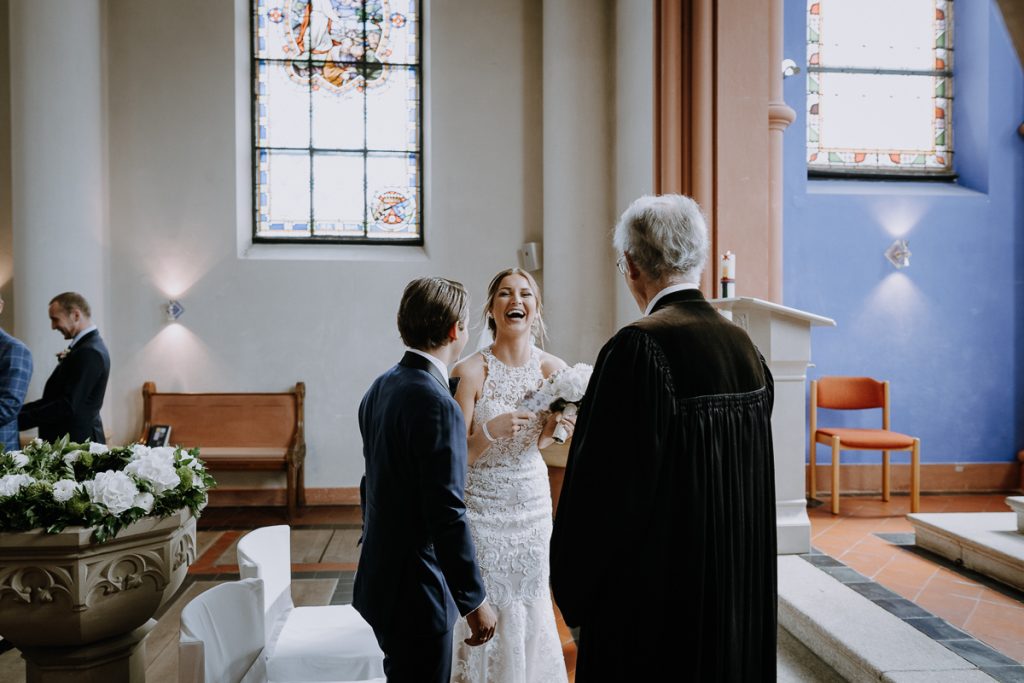 Hochzeitsreportage, Trauung, Christuskirche, Tegernsee, https://www.hochzeitsfotografin-muenchen.eu/