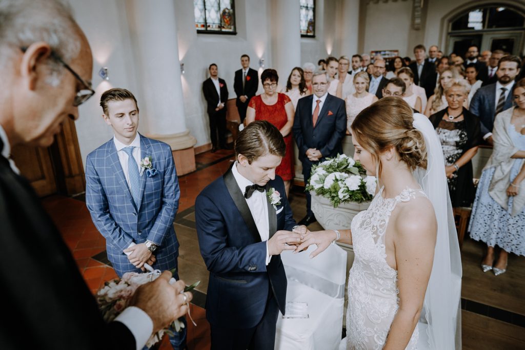 Hochzeitsreportage, Trauung, Christuskirche, Tegernsee, https://www.hochzeitsfotografin-muenchen.eu/