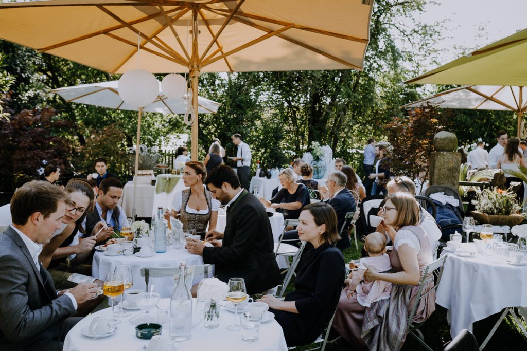 Hochzeitsreportage, Gutsgasthof Stangl, Vaterstetten, https://www.hochzeitsfotografin-muenchen.eu/