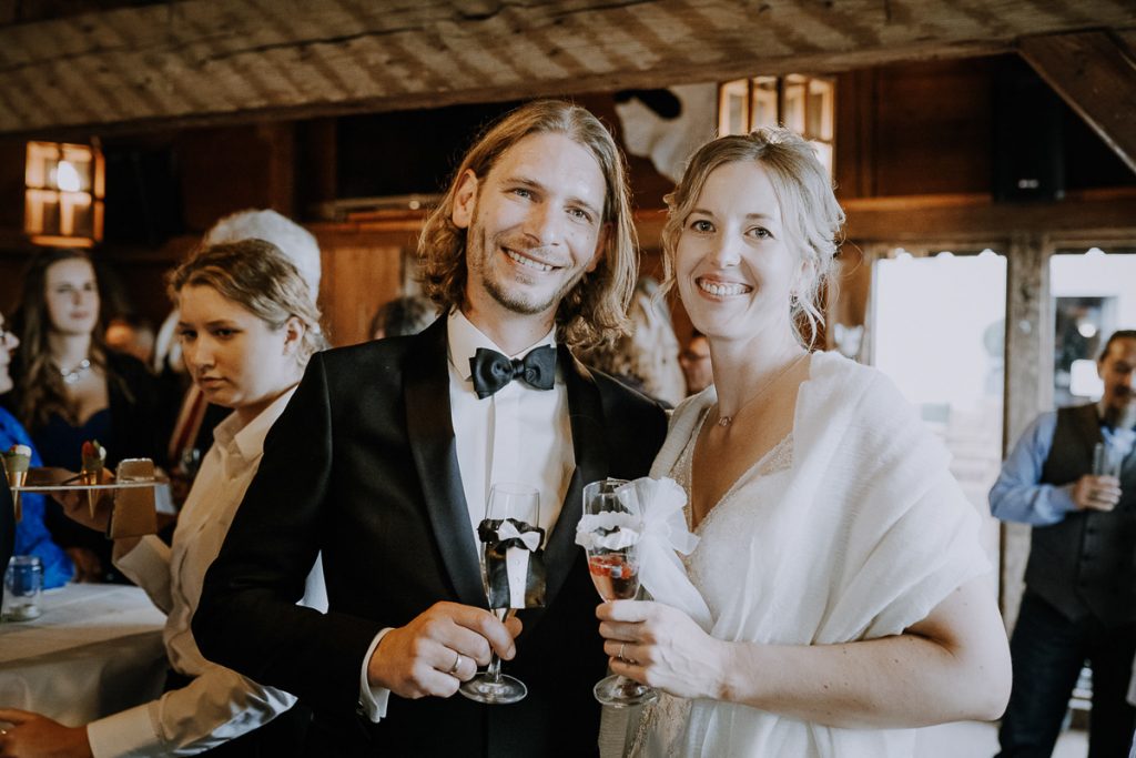 Hochzeitsreportage, Sektempfang, Insel Mühle Hotel, München, https://www.hochzeitsfotografin-muenchen.eu/