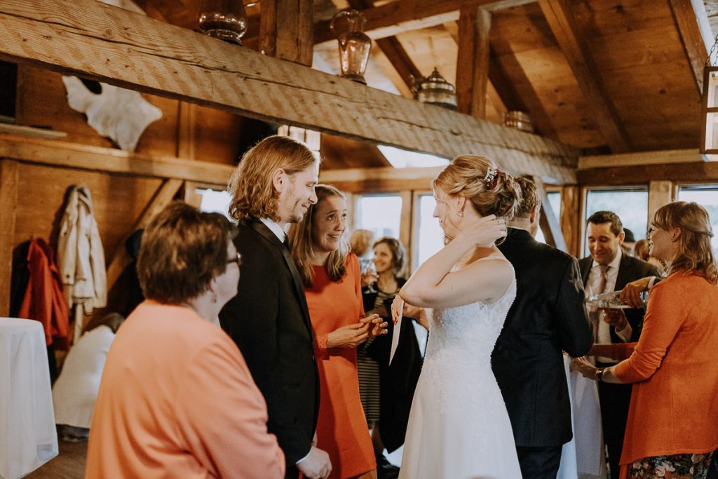 Hochzeitsreportage, Sektempfang, Insel Mühle Hotel, München, https://www.hochzeitsfotografin-muenchen.eu/
