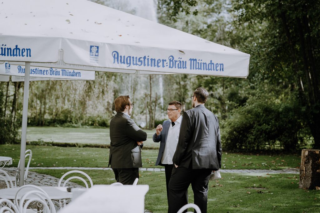 Hochzeitsreportage, Sektempfang, Insel Mühle Hotel, München, https://www.hochzeitsfotografin-muenchen.eu/