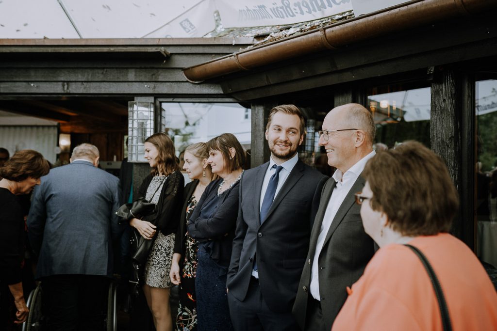 Hochzeitsreportage, Sektempfang, Insel Mühle Hotel, München, https://www.hochzeitsfotografin-muenchen.eu/