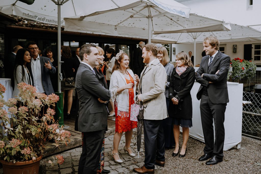 Hochzeitsreportage, Sektempfang, Insel Mühle Hotel, München, https://www.hochzeitsfotografin-muenchen.eu/