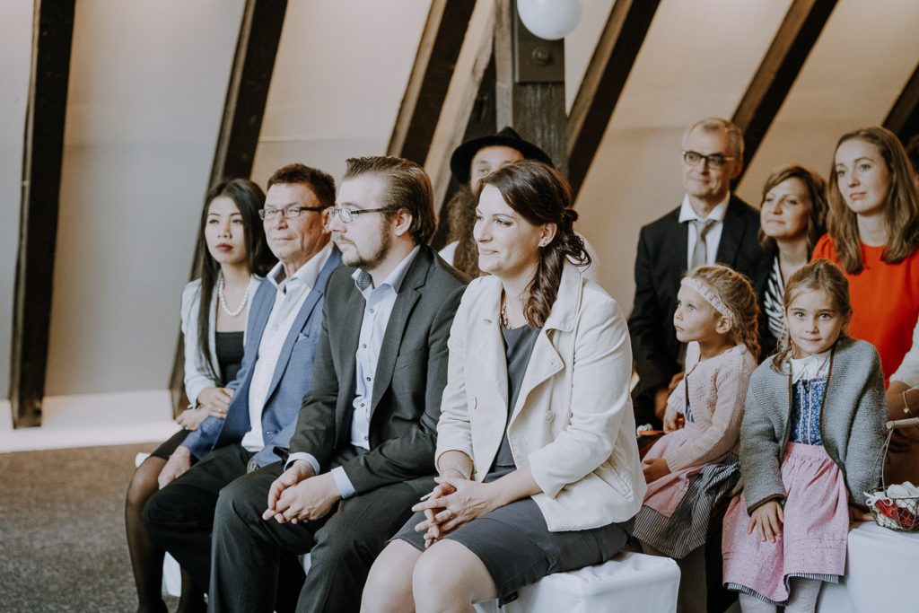 Hochzeitsreportage, freie Trauung, Insel Mühle Hotel, München, https://www.hochzeitsfotografin-muenchen.eu/