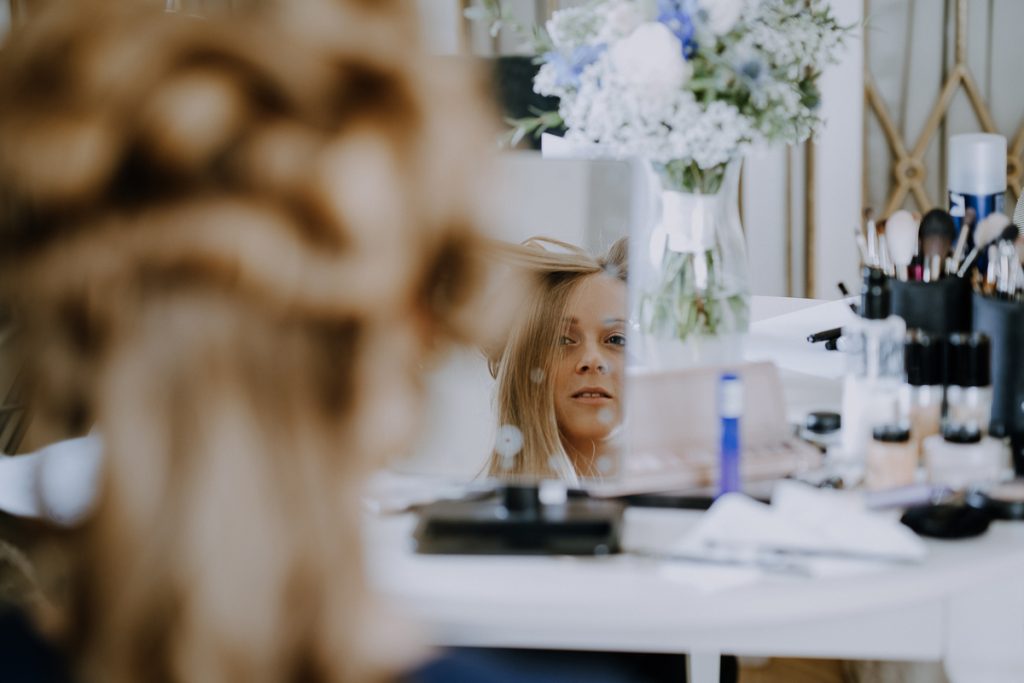 Hochzeitsreportage, Vorbereitung, getting ready, Schloß Höhenried, https://www.hochzeitsfotografin-muenchen.eu/