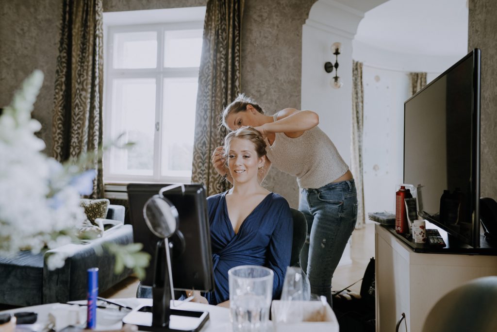 Hochzeitsreportage, Vorbereitung, getting ready, Schloß Höhenried, https://www.hochzeitsfotografin-muenchen.eu/