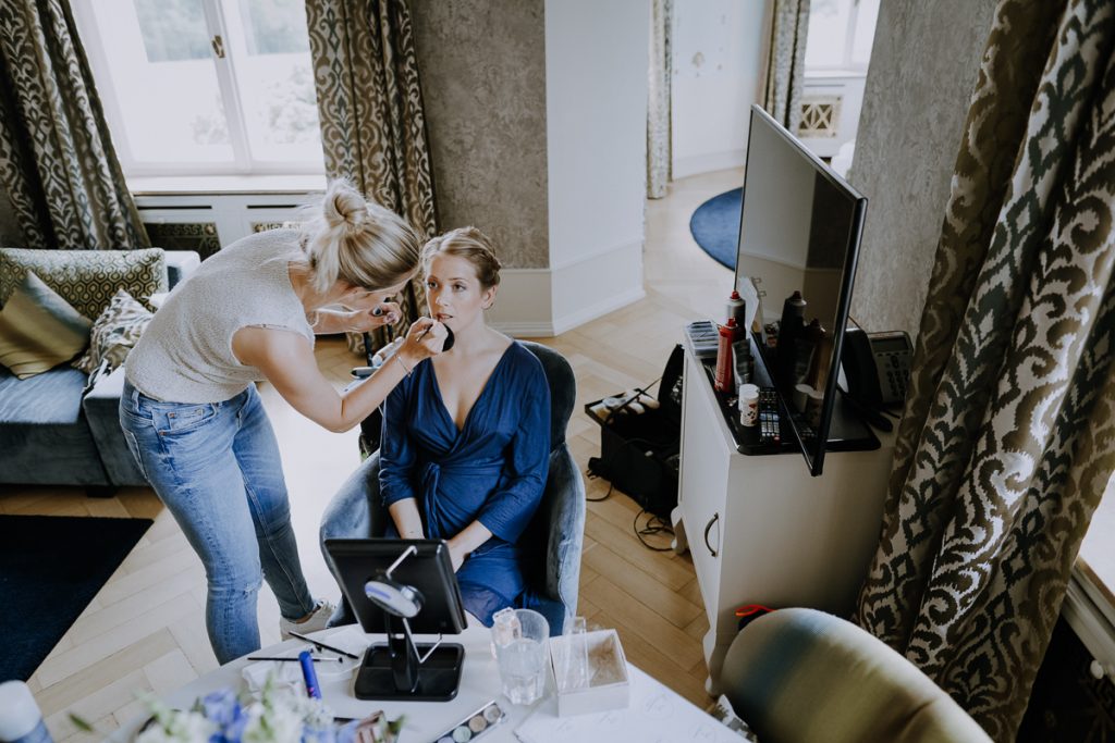 Hochzeitsreportage, Vorbereitung, getting ready, Schloß Höhenried, https://www.hochzeitsfotografin-muenchen.eu/