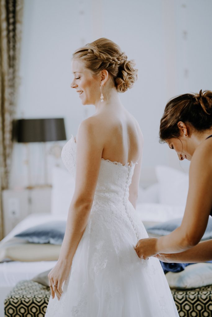 Hochzeitsreportage, Vorbereitung, getting ready, Schloß Höhenried, https://www.hochzeitsfotografin-muenchen.eu/