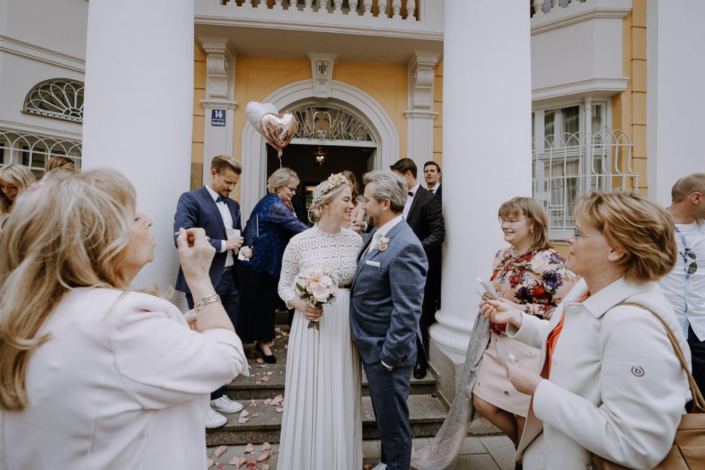 Hochzeitsreportage, Standesamt, Mandlstrasse, Muenchen, https://www.hochzeitsfotografin-muenchen.eu/